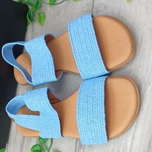 Andre Assous Festherweights Sandal NWOB